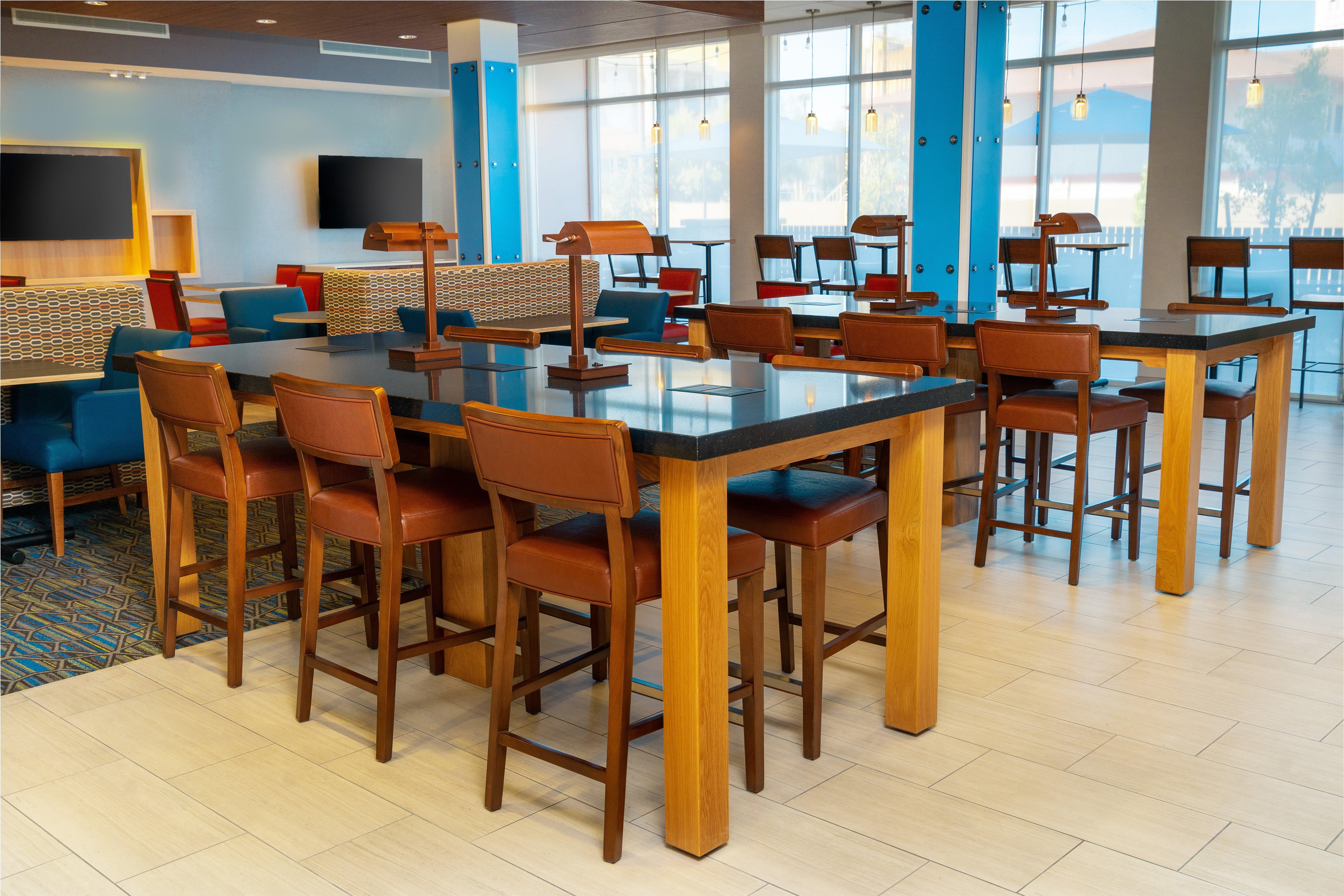 Holiday Inn Express & Suites - Las Vegas - E Tropicana By Ihg Екстер'єр фото